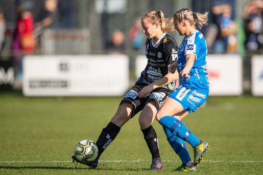 Piteås Lena Blomkvist och IFK Kalmars Sara Johansson