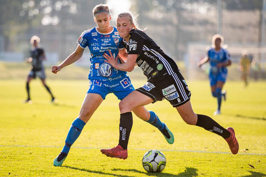 Piteås Julia Karlenäs och IFK Kalmars Fanny Nilsson