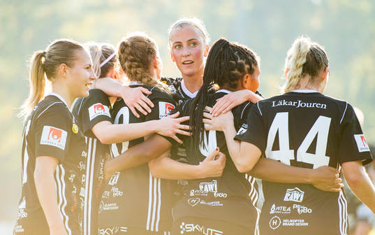 Bläddra bland fler bilder av Fotboll, Damallsvenskan, Kalmar - Piteå