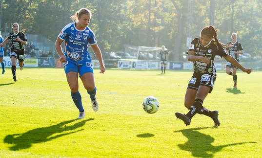 IFK Kalmars Elin Bergkvist och Piteås Madelen Janogy