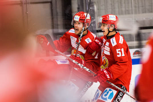 Almtunas Tobias Hage jublar