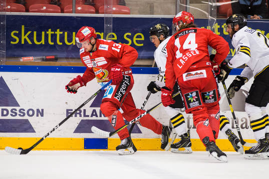 Almtunas Tobias Liljendahl med pucken