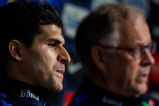 Tarik Elyounoussi of Norway and Lars Lagerbäck, head coach