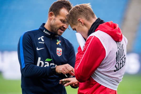 Martin Ødegaard of Norway with an injured hand