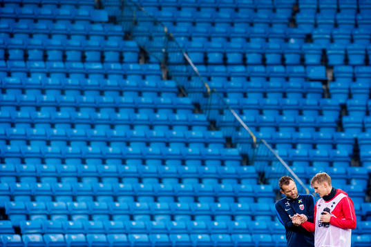 Martin Ødegaard of Norway with an injured hand