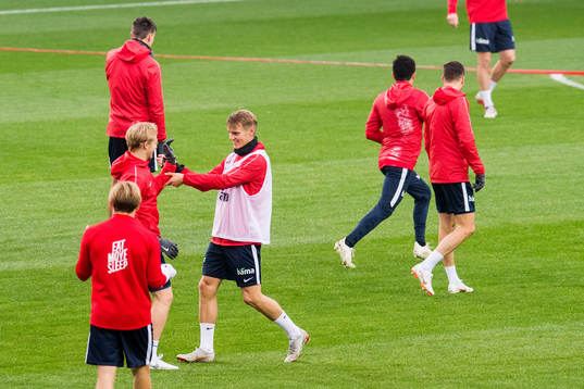 Mats Møller Dæhli and Martin Ødegaard of Norway