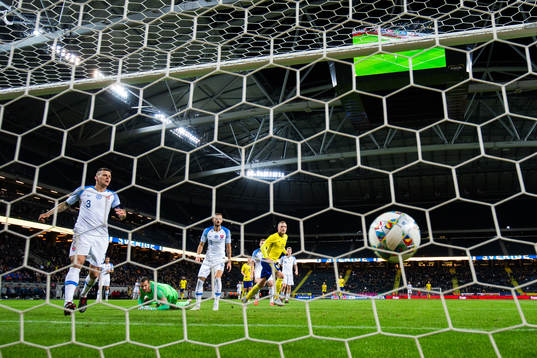 John Guidetti of Sweden scores 1-0