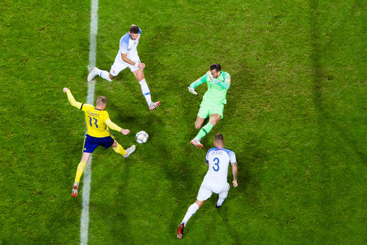 John Guidetti of Sweden scores 1-0