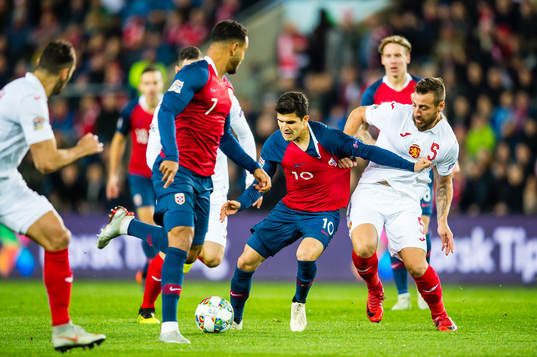 Tarik Elyounoussi of Norway and Nikolay Bodurov of Bulgaria