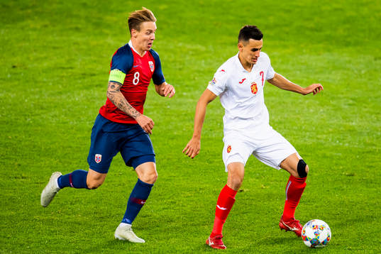 Stefan Johansen of Norway and Georgi Kostadinov of Bulgaria