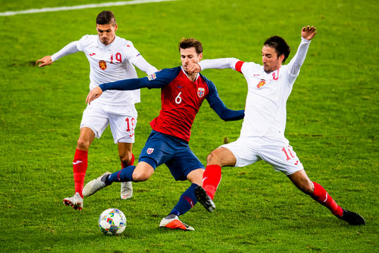 Kiril Despodov of Bulgaria, Håvard Nordtveit of Norway and