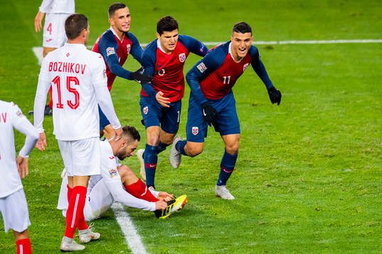 Mohamed Elyounoussi of Norway celebrates with his teammates