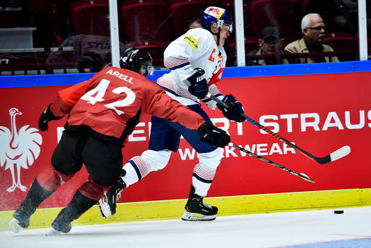 Nichlas Hardt of Malmö Redhawks and Justin Schützof RB