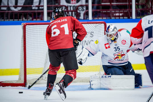 Martin Janolhs of Malmö Redhawks just