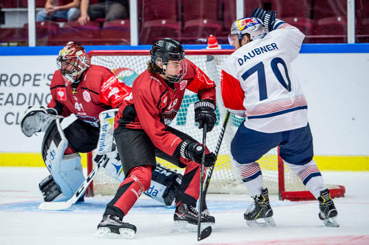 Helge Grans of Malmö Redhawks and Maximilian Daubner of RB