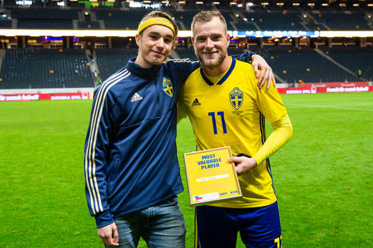 John Guidetti of Sweden receives "Most valuable player"