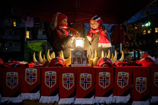 Synne Bjørnøy (18) and Malin Mäntylä (18) sell Norway