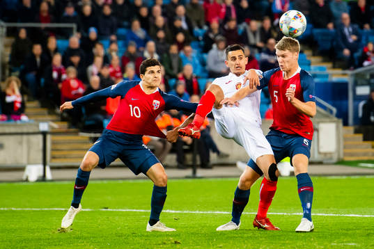 Tarik Elyounoussi of Norway, Georgi Kostadinov of Bulgaria
