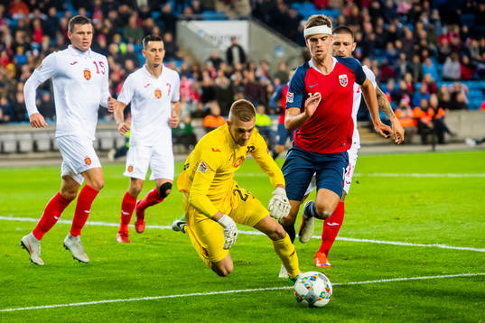 Goalkeeper Plamen Iliev of Bulgaria and Markus Henriksen of