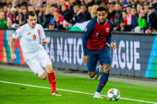 Todor Nedelev of Bulgaria and Joshua King of Norway