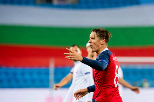 Stefan Johansen of Norway reacts