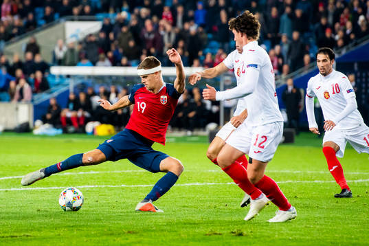 Markus Henriksen of Norway and Bozhidar Kraev of Bulgaria