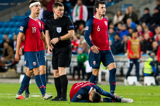 Markus Henriksen, referee John Beaton of Scotland, Mohamed