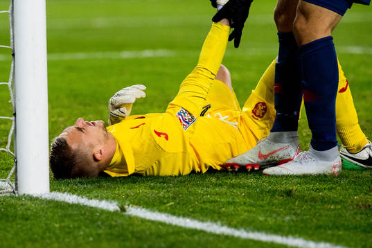 Goalkeeper Plamen Iliev of Bulgaria