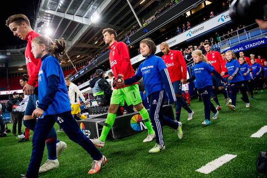 Goalkeeper Rune Almenning Jarstein of Norway enters the