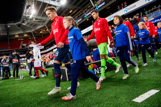 Stefan Johansen of Norway enters the pitch