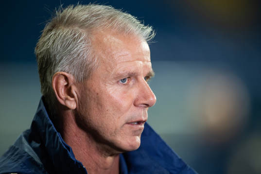 0 Head coach Roland Nilsson of Sweden