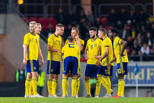 Players of Sweden look dejected
