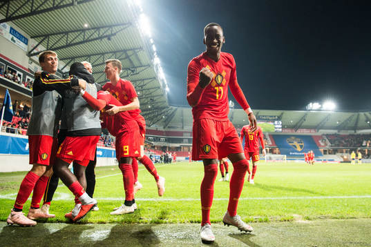 Dodi Lukabakio of Belgium celebrates