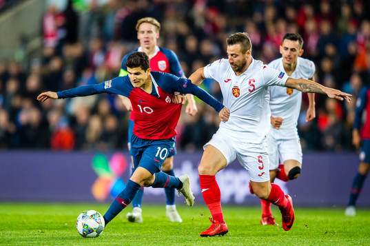 Tarik Elyounoussi of Norway and Nikolay Bodurov of Bulgaria