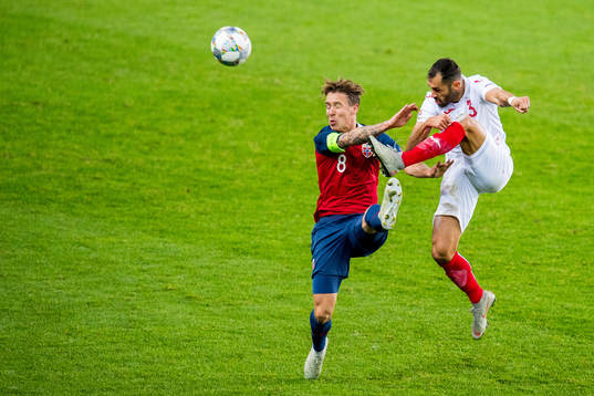 Stefan Johansen of Norway and Petar Zanev of Bulgaria
