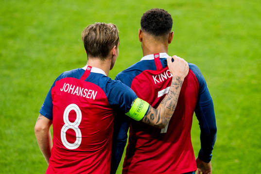 Stefan Johansen and Joshua King of Norway