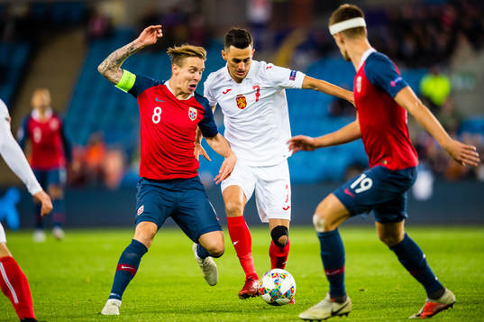 Stefan Marius Johansen of Norway and Georgi Kostadinov of