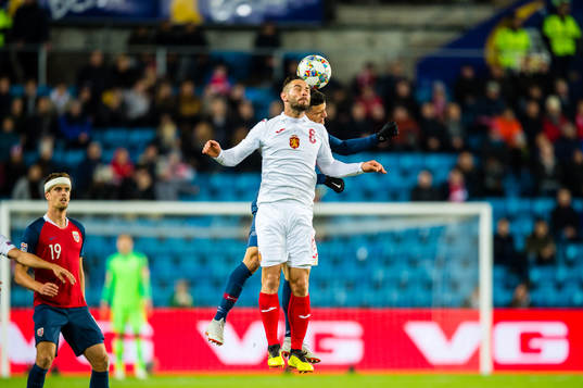 Mohamed Amine Elyounoussi of Norway and Simeon Slavchev of