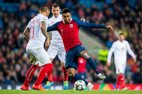 Todor Nedelev of Bulgaria and Joshua King of Norway