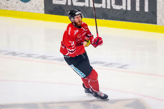 Vita Hästens Christopher Fish jublar