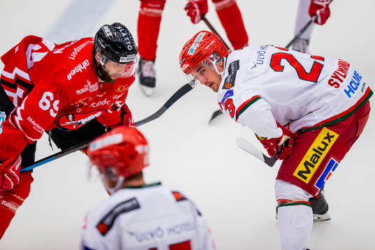 Vita Hästens Emil Eriksson och Modos Daniel Sylwander