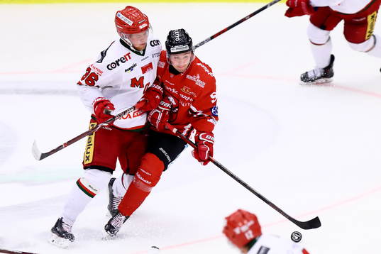 Modos Oscar Pettersson och Vita Hästens Henrik Rommel