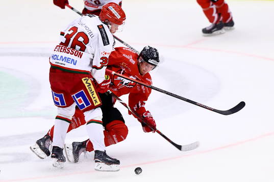 Modos Oscar Pettersson och Vita Hästens Henrik Rommel
