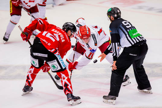 Vita Hästens Simon Krekula och Modos Kristian Jakobsson