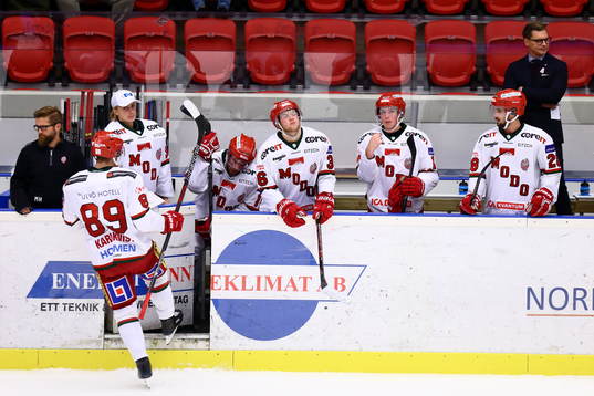 Modos Oscar Pettersson med flera deppar i båset på