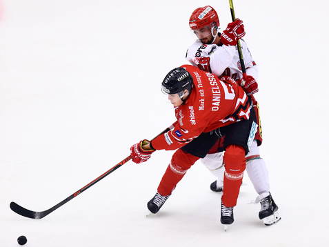 Modos Johan Eriksson och Vita Hästens Anton Danielsson