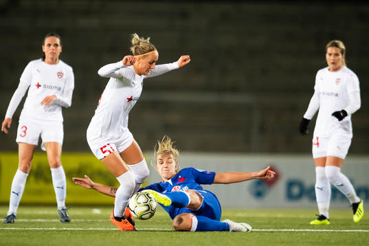 Rosengårds Sanne Troelsgaard Nielsen i duell mot Slavia