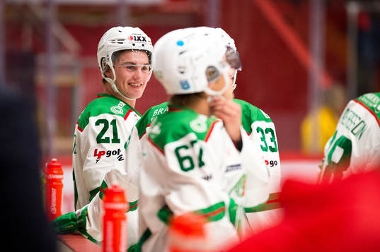 Rögles Nils Höglander värmer upp