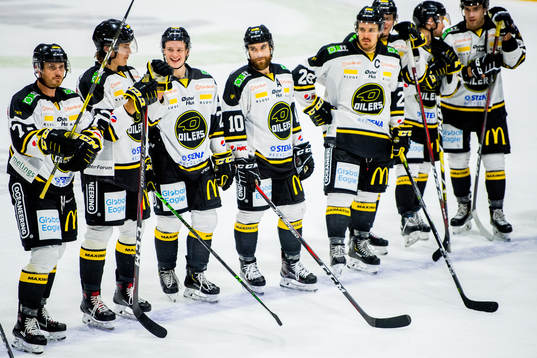 Jacob Lagacé and the players of Stavanger Oilers