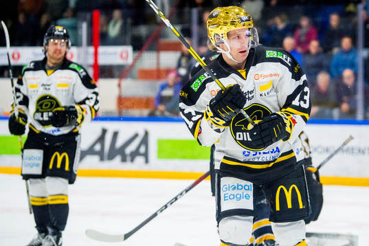 David Morley of Stavanger Oilers celebrates